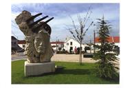 Escultura no largo de Alfarim