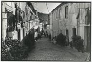 Vista da rua 31 de Janeiro na vila de Sesimbra