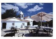 Cafetaria e igreja de Nossa Senhora da Consolação do Castelo de Sesimbra