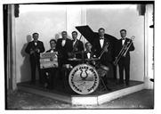 Fotografia de grupo de septeto de Jazz